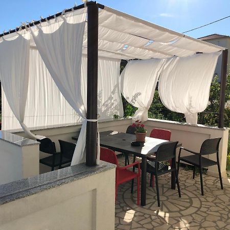 Apartments Mikelic Kampor Ngoại thất bức ảnh