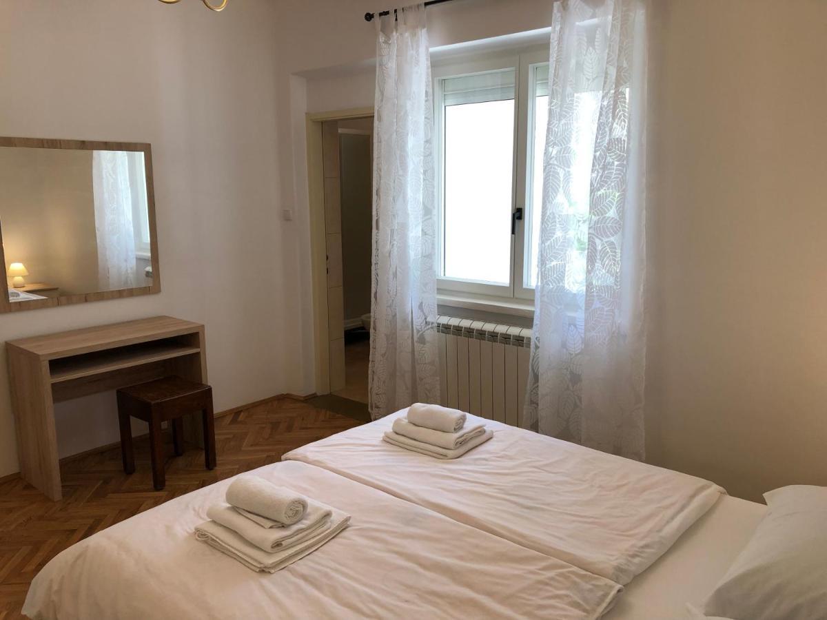 Apartments Mikelic Kampor Ngoại thất bức ảnh