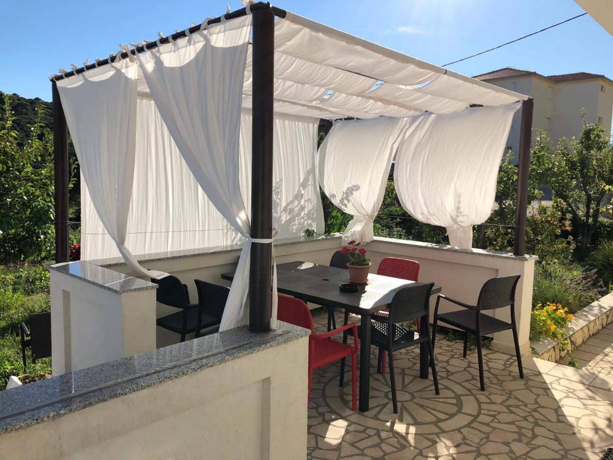 Apartments Mikelic Kampor Ngoại thất bức ảnh