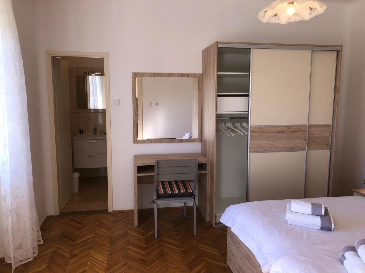 Apartments Mikelic Kampor Ngoại thất bức ảnh