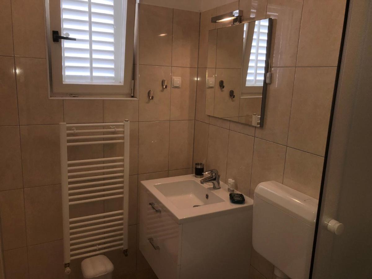 Apartments Mikelic Kampor Ngoại thất bức ảnh