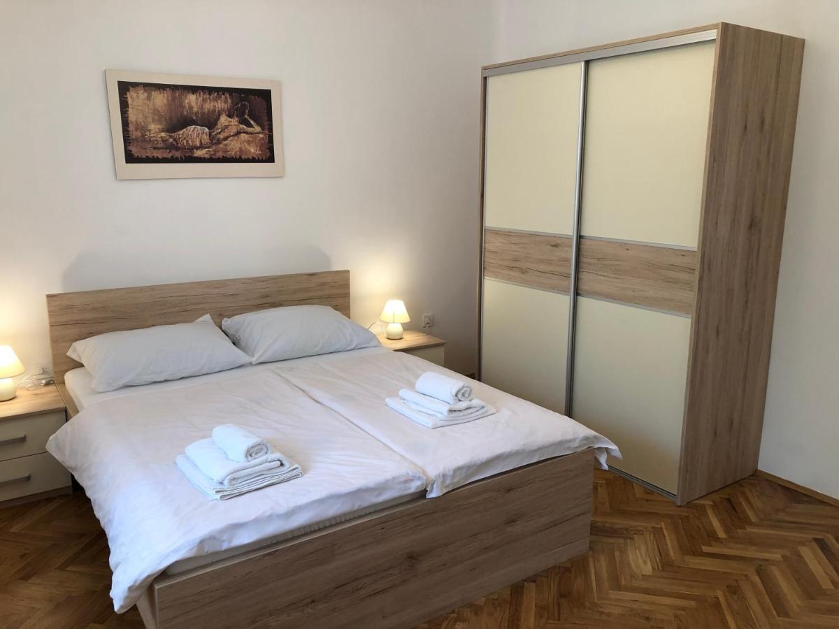Apartments Mikelic Kampor Ngoại thất bức ảnh