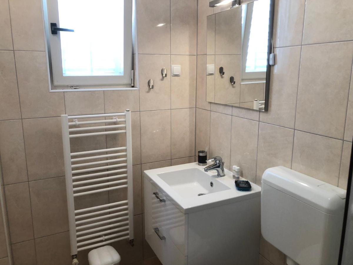 Apartments Mikelic Kampor Ngoại thất bức ảnh