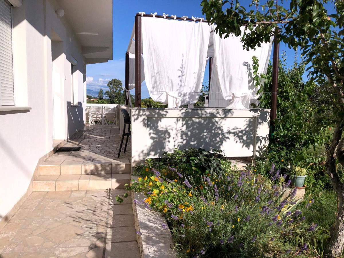 Apartments Mikelic Kampor Ngoại thất bức ảnh