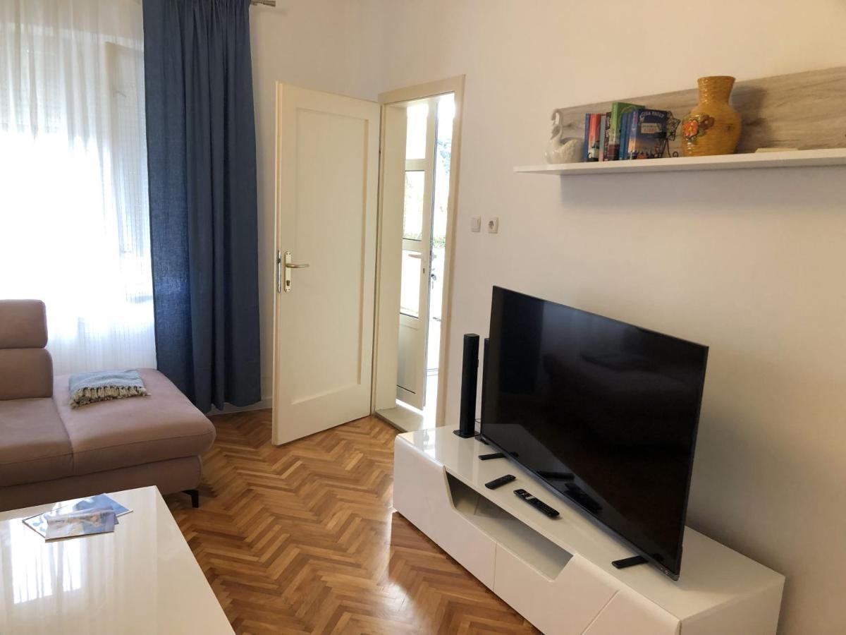 Apartments Mikelic Kampor Ngoại thất bức ảnh