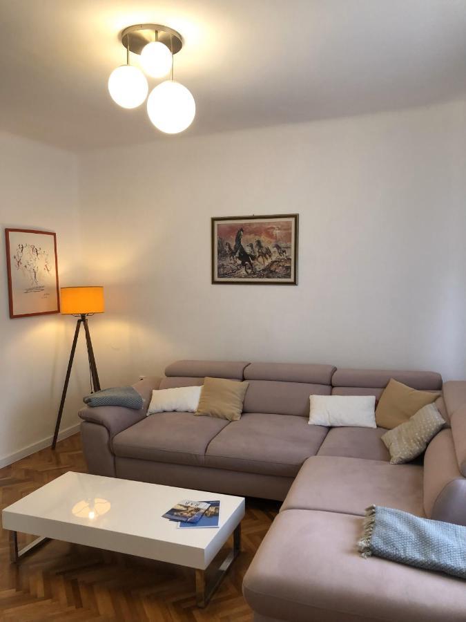 Apartments Mikelic Kampor Ngoại thất bức ảnh