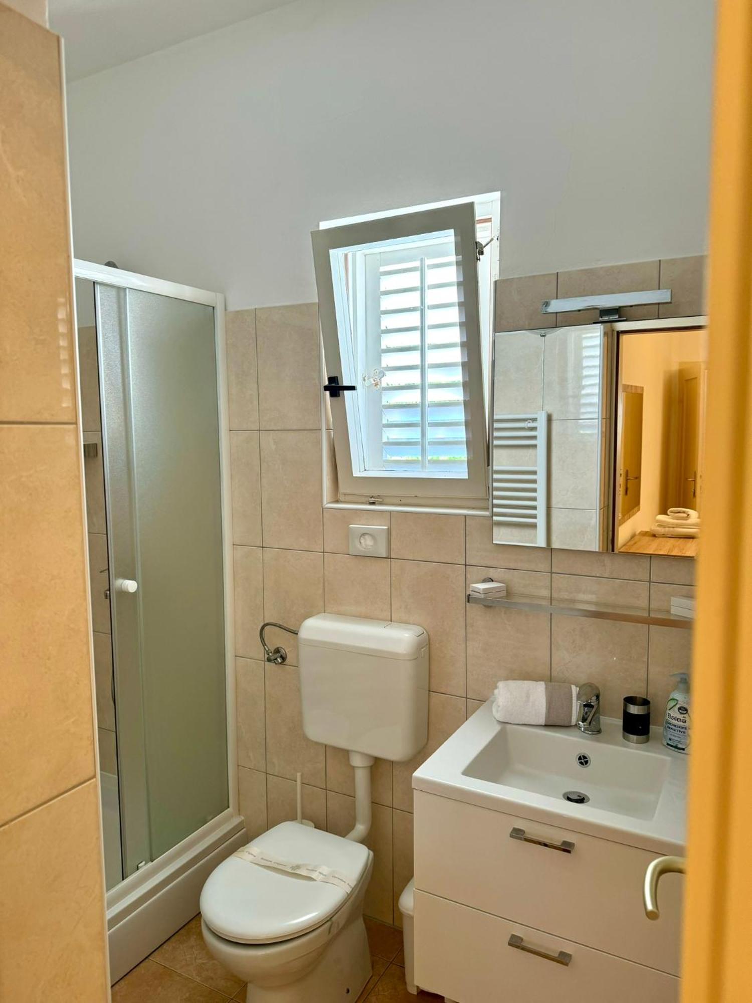 Apartments Mikelic Kampor Ngoại thất bức ảnh